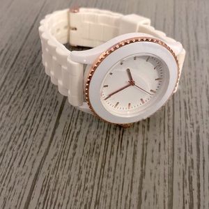 WHITE AND ROSE GOLD WATCH